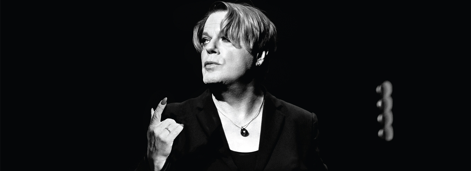 Eddie Izzard Performs Shakespeare's Hamlet